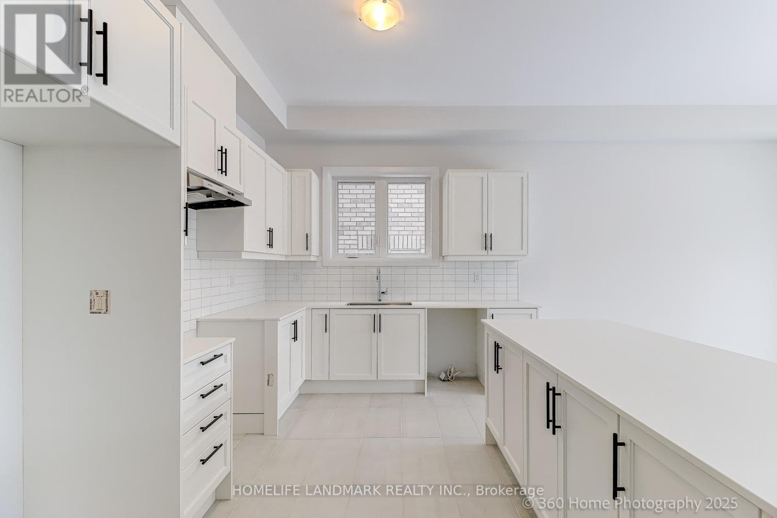 241 Seguin Street, Richmond Hill, Ontario  L4E 1N7 - Photo 4 - N13097096