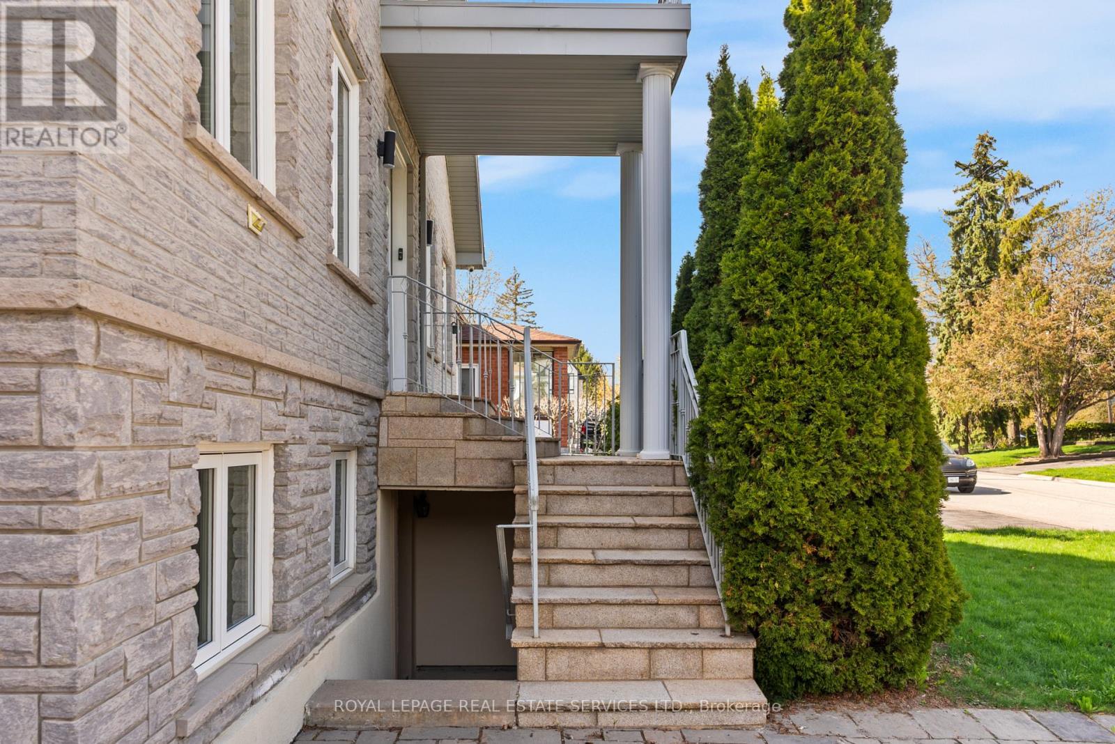 296 Lennox Avenue, Richmond Hill, Ontario  L4C 2A7 - Photo 49 - N13097102