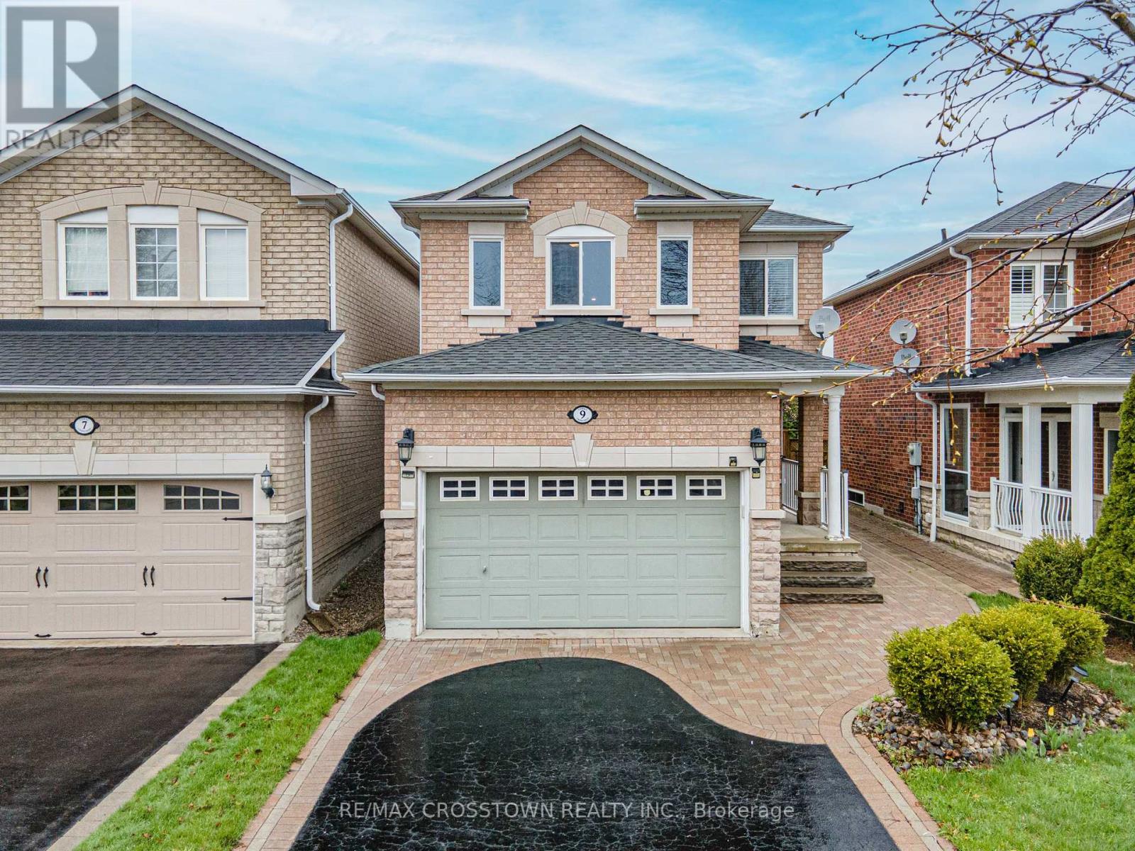 9 CORAL CRESCENT, Richmond Hill, Ontario