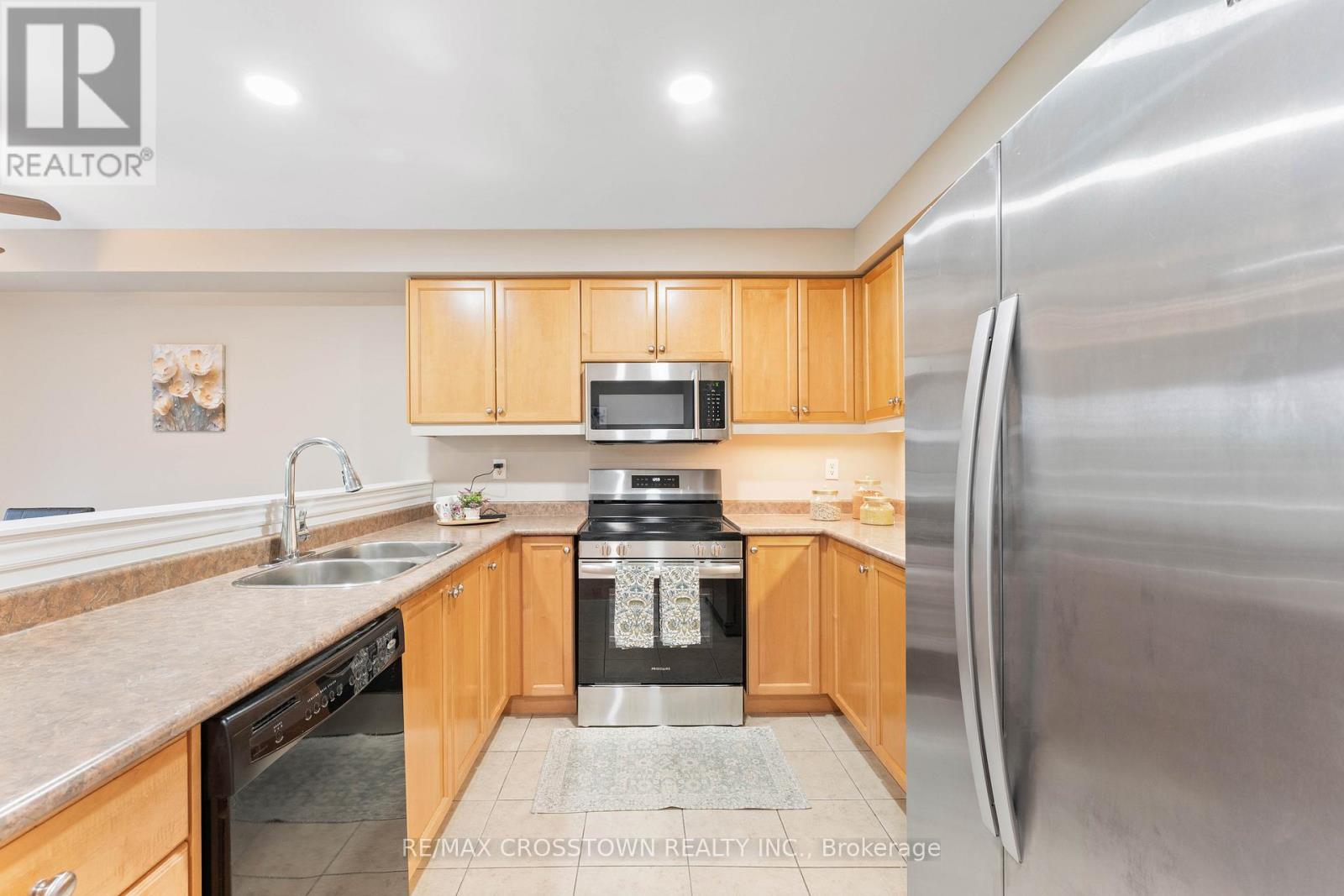 9 Coral Crescent, Richmond Hill, Ontario  L4E 4B6 - Photo 9 - N13097280
