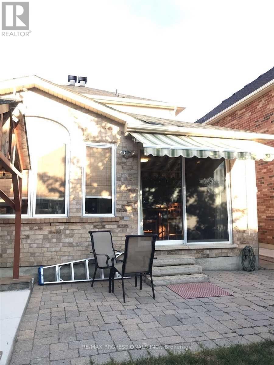 3895 Henrietta Way, Mississauga, Ontario  L5M 7Y4 - Photo 32 - W13093826