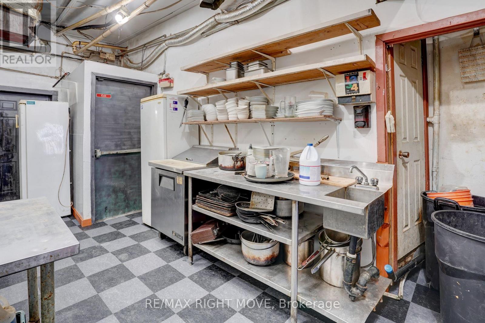 99 Mississaga Street E, Orillia, Ontario  L3V 1V6 - Photo 12 - S13097010