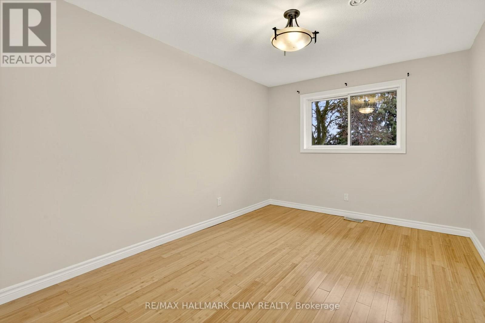 29 Oakley Park Square, Barrie, Ontario  L4M 2K2 - Photo 19 - S13097142
