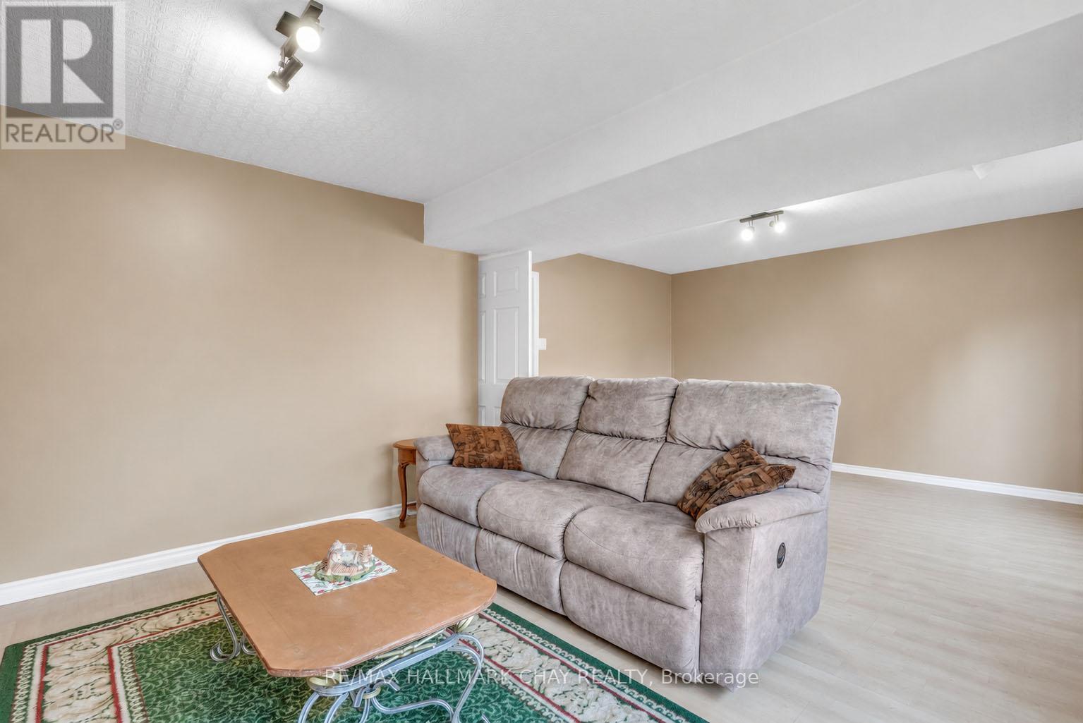 35 Butternut Drive, Barrie (Holly), Ontario  L4N 0E3 - Photo 13 - S13097206