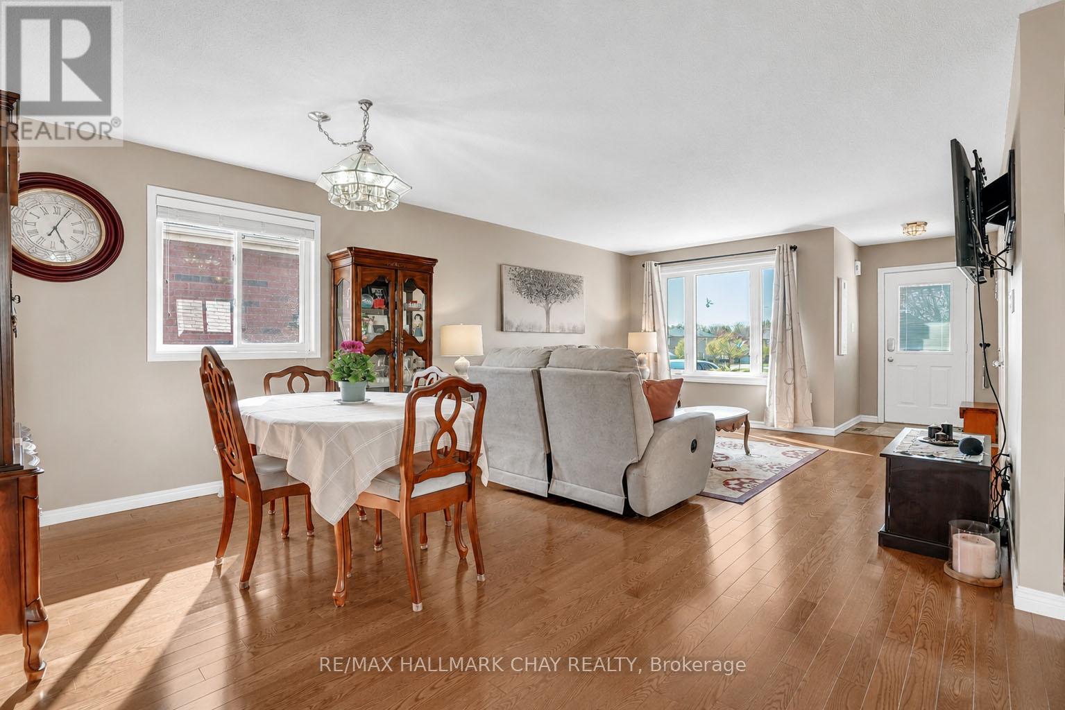 35 Butternut Drive, Barrie (Holly), Ontario  L4N 0E3 - Photo 3 - S13097206