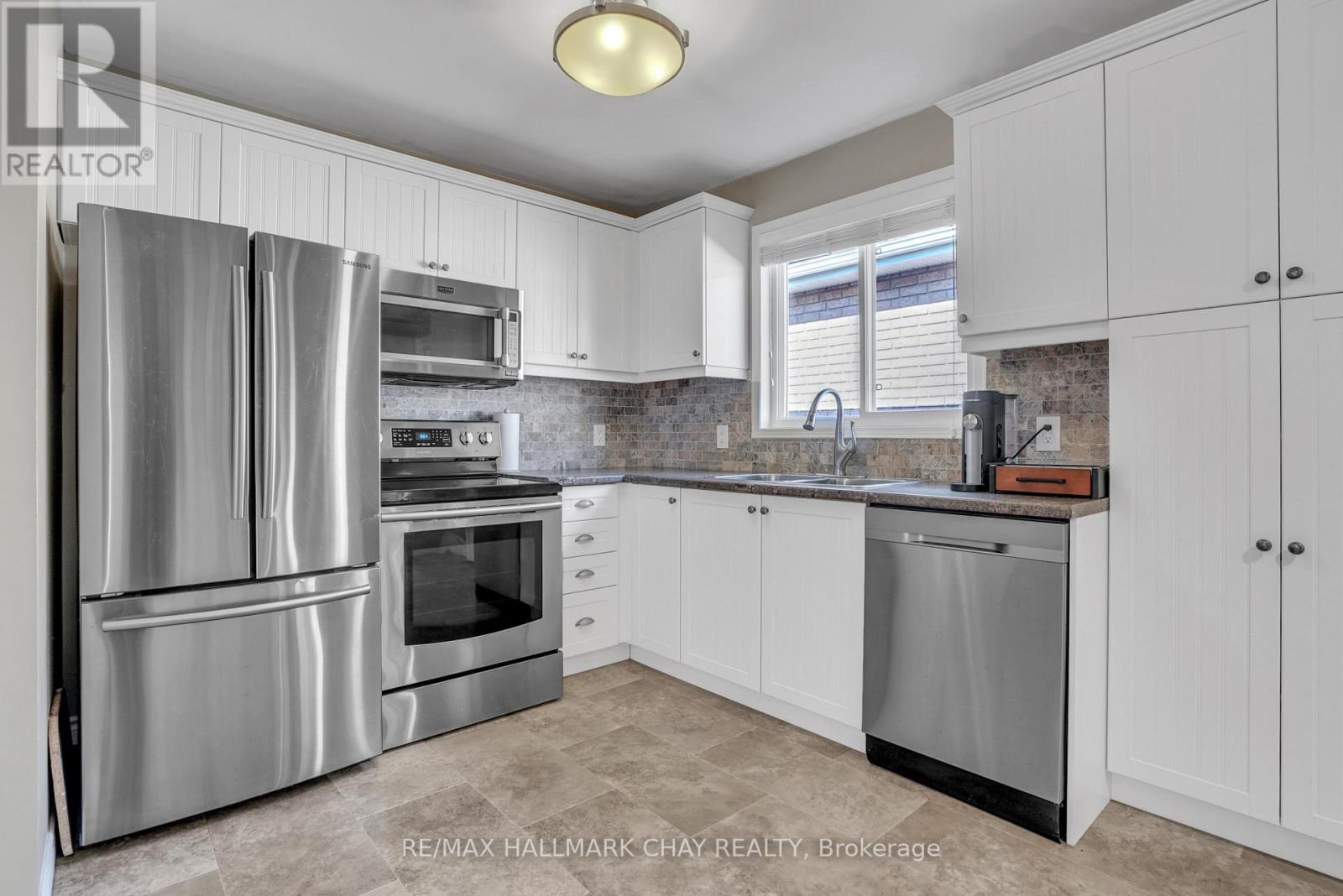 35 Butternut Drive, Barrie (Holly), Ontario  L4N 0E3 - Photo 5 - S13097206
