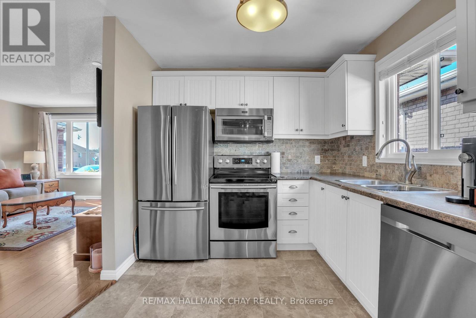 35 Butternut Drive, Barrie (Holly), Ontario  L4N 0E3 - Photo 6 - S13097206