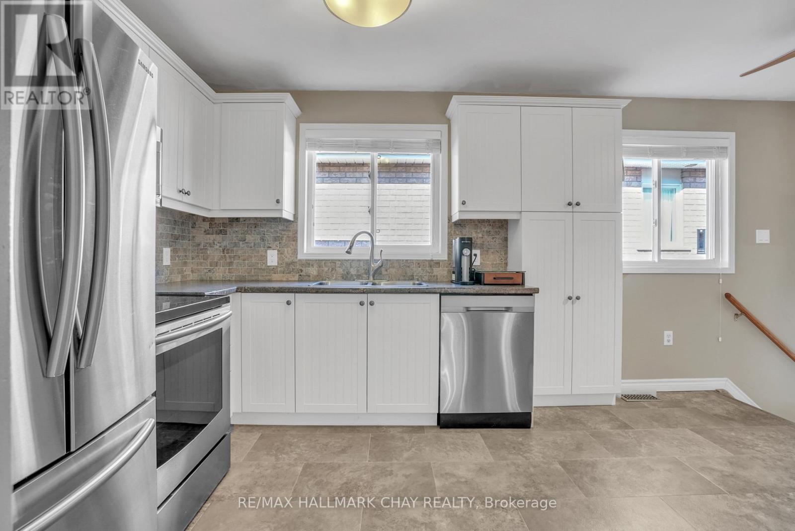 35 Butternut Drive, Barrie (Holly), Ontario  L4N 0E3 - Photo 7 - S13097206