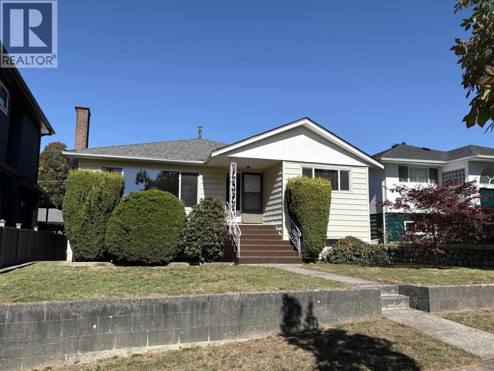 2717 WAVERLEY AVENUE, Vancouver, British Columbia