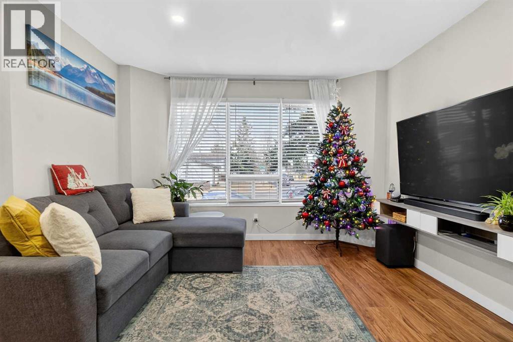 1451 Berkley Drive NW, Calgary, Alberta  T3K 1T6 - Photo 3 - A2273015