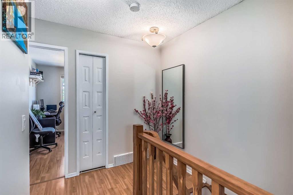 1451 Berkley Drive NW, Calgary, Alberta  T3K 1T6 - Photo 16 - A2273015