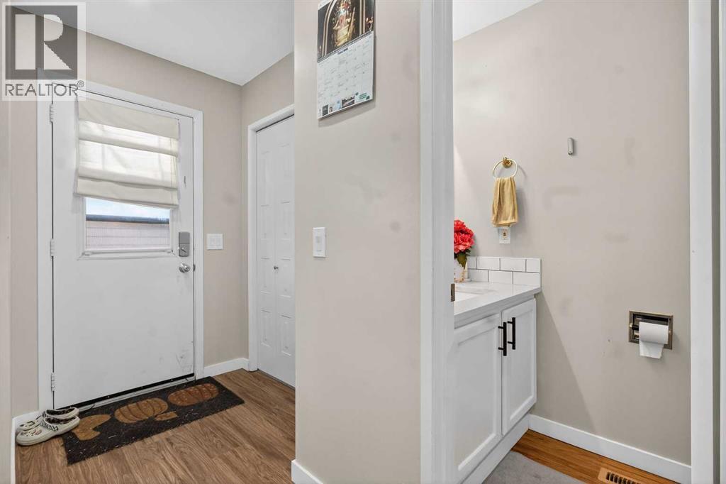 1451 Berkley Drive NW, Calgary, Alberta  T3K 1T6 - Photo 9 - A2273015