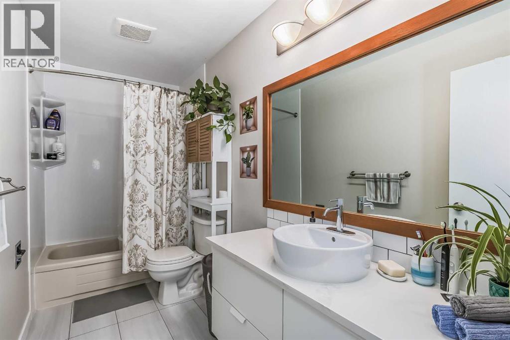 1451 Berkley Drive NW, Calgary, Alberta  T3K 1T6 - Photo 28 - A2273015