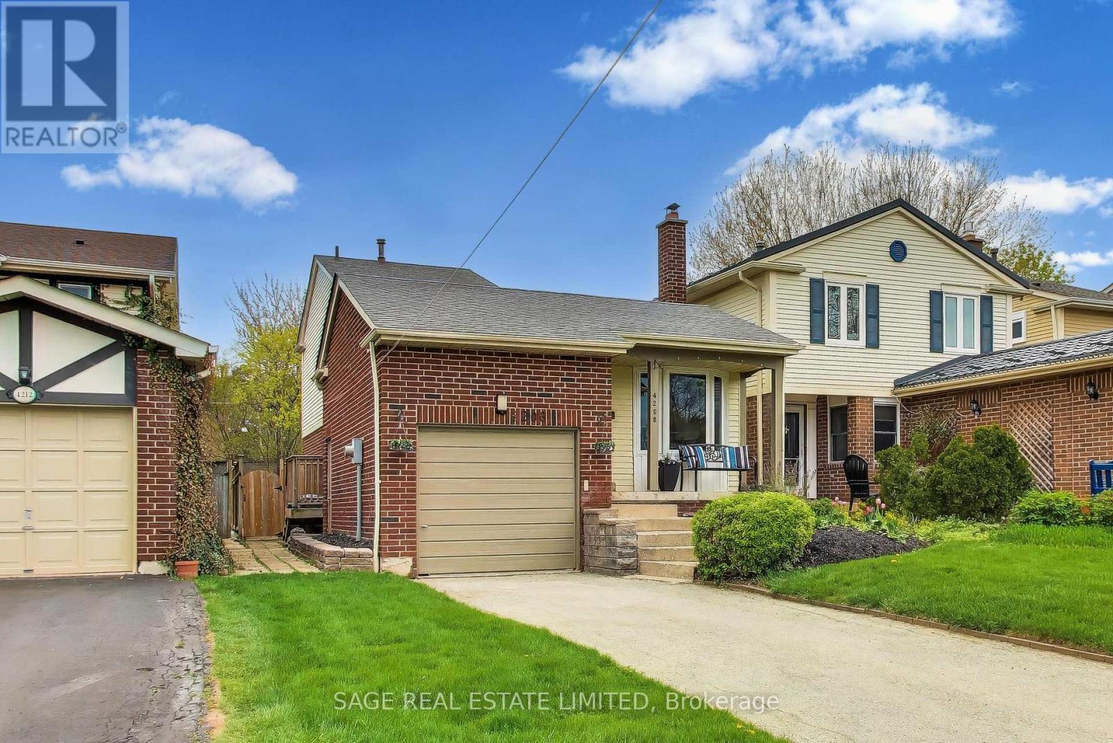 4208 Stonemason Crescent, Mississauga, Ontario  L5L 2Z7 - Photo 3 - W13096912