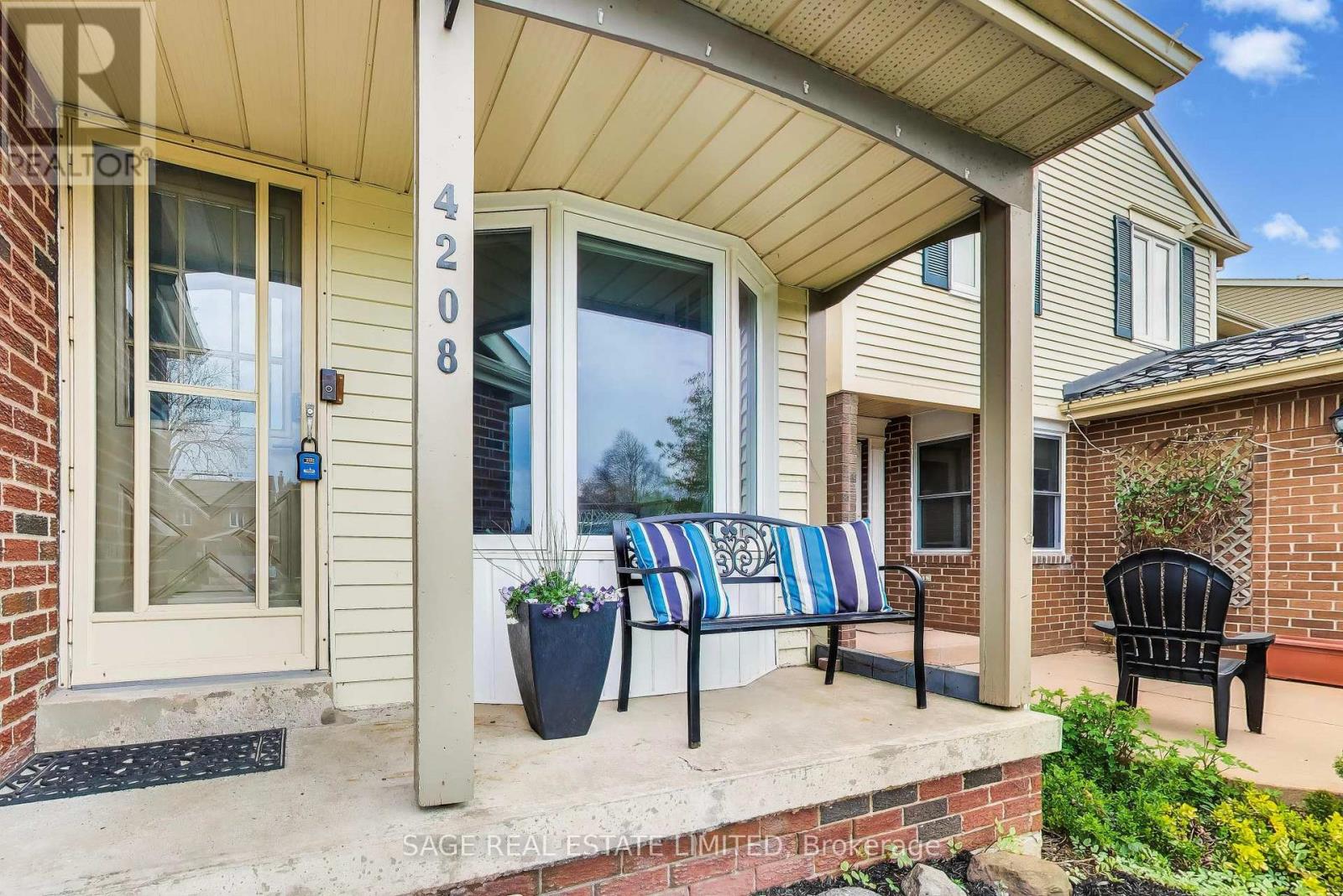 4208 Stonemason Crescent, Mississauga, Ontario  L5L 2Z7 - Photo 5 - W13096912