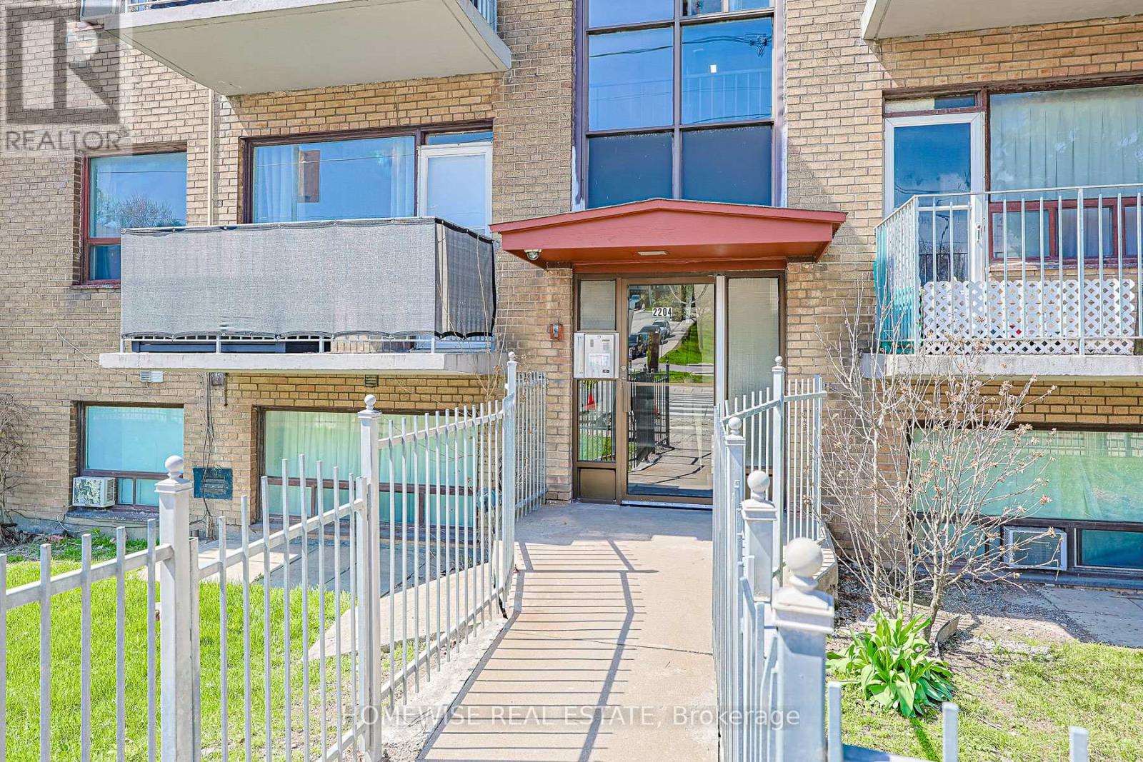 302 - 2204 Dufferin Street, Toronto, Ontario  M6E 3R8 - Photo 2 - W13096914