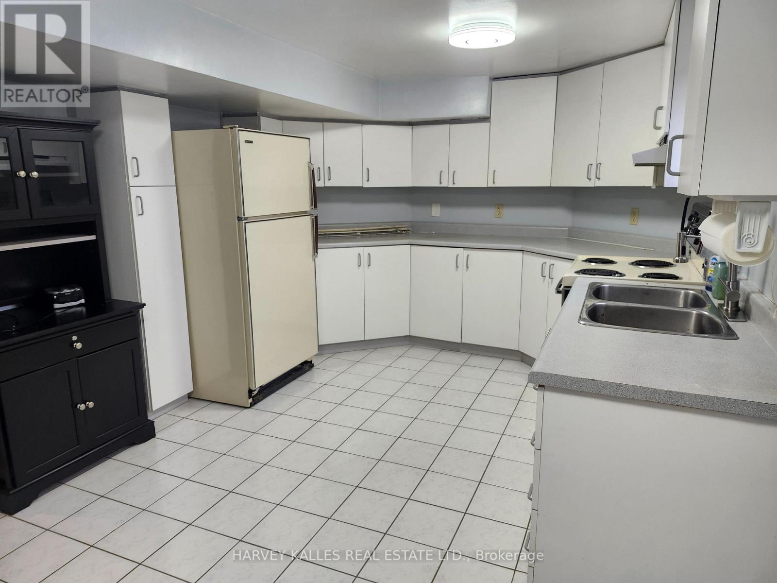 Lower - 9 Scarlett Drive, Brampton, Ontario  L6Y 3R9 - Photo 3 - W13096976