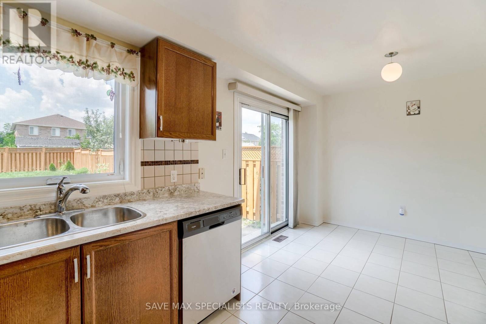 1401 Inuit Trail, Mississauga, Ontario  L5N 7R8 - Photo 15 - W13096990