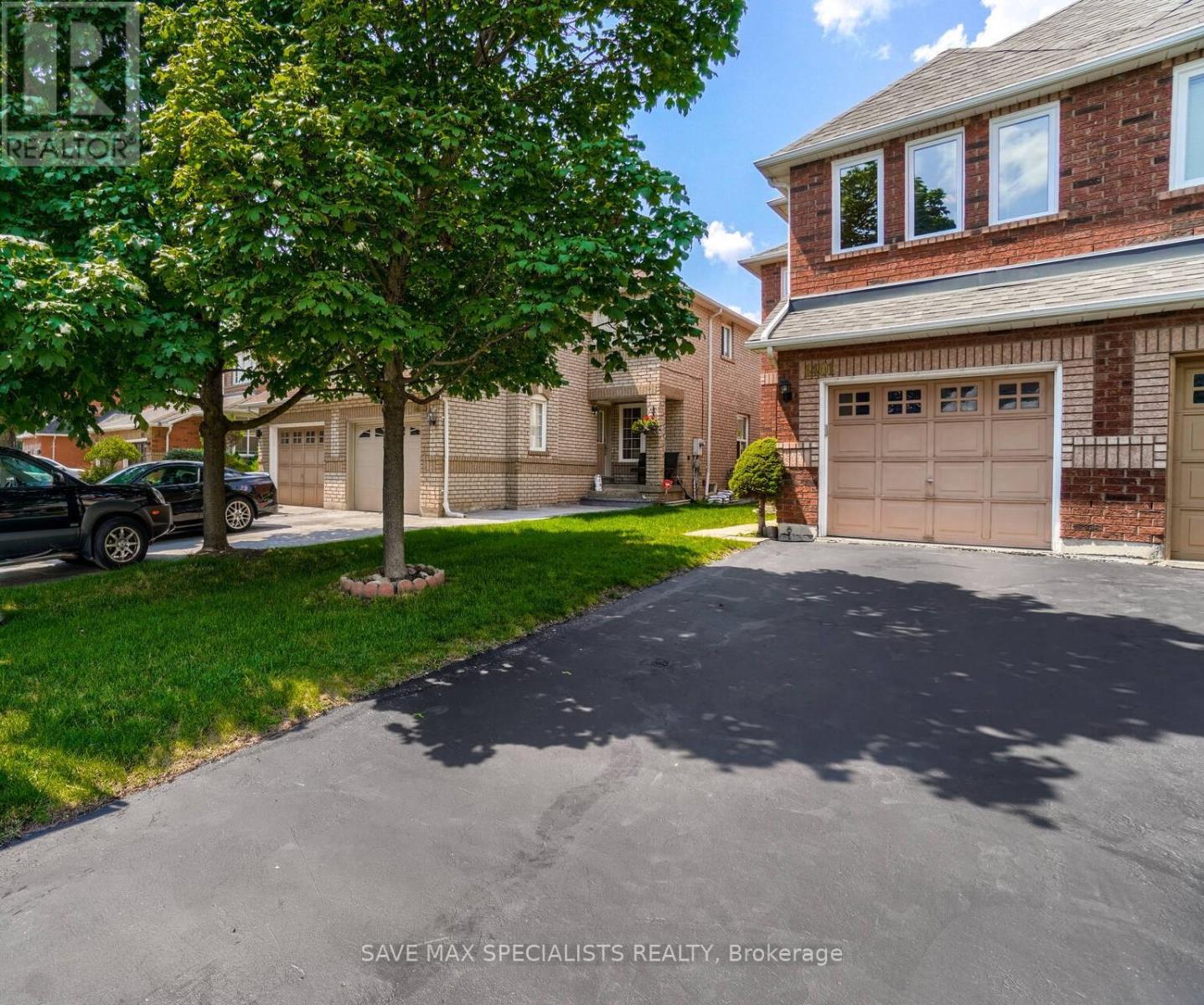 1401 Inuit Trail, Mississauga, Ontario  L5N 7R8 - Photo 2 - W13096990