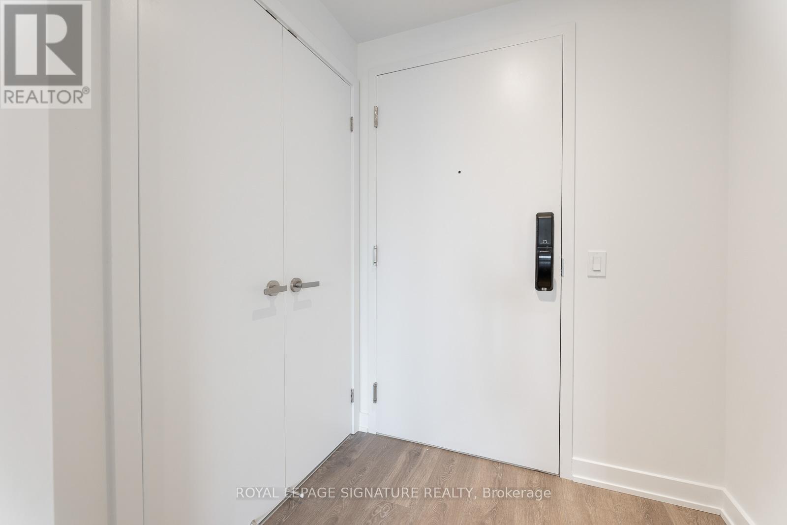 717 - 28 Ann Street, Mississauga, Ontario  L5G 0E1 - Photo 2 - W13097022