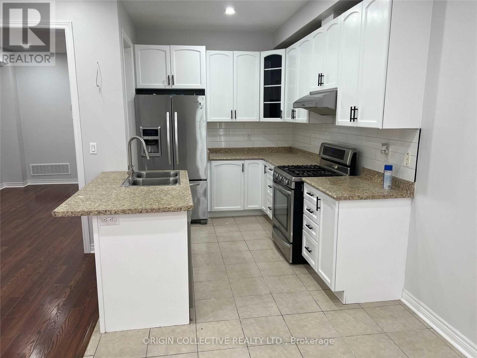 74 Clearfield Dr S, Brampton, Ontario  L6P 3J4 - Photo 6 - W13097104