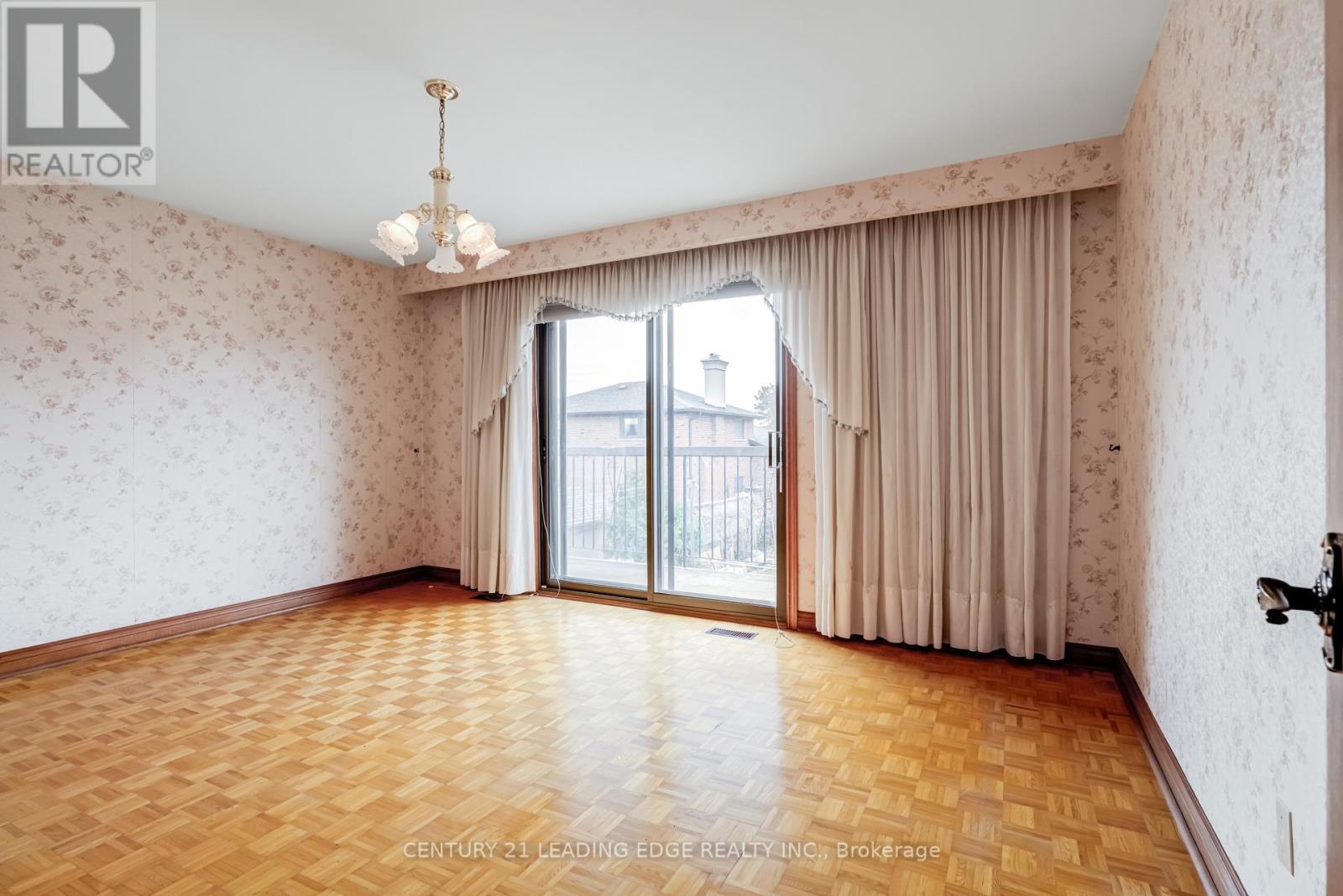 704 Hillman Crescent, Mississauga, Ontario  L4Y 2J2 - Photo 10 - W13097170