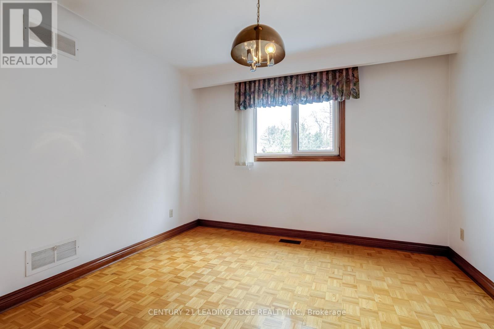704 Hillman Crescent, Mississauga, Ontario  L4Y 2J2 - Photo 20 - W13097170