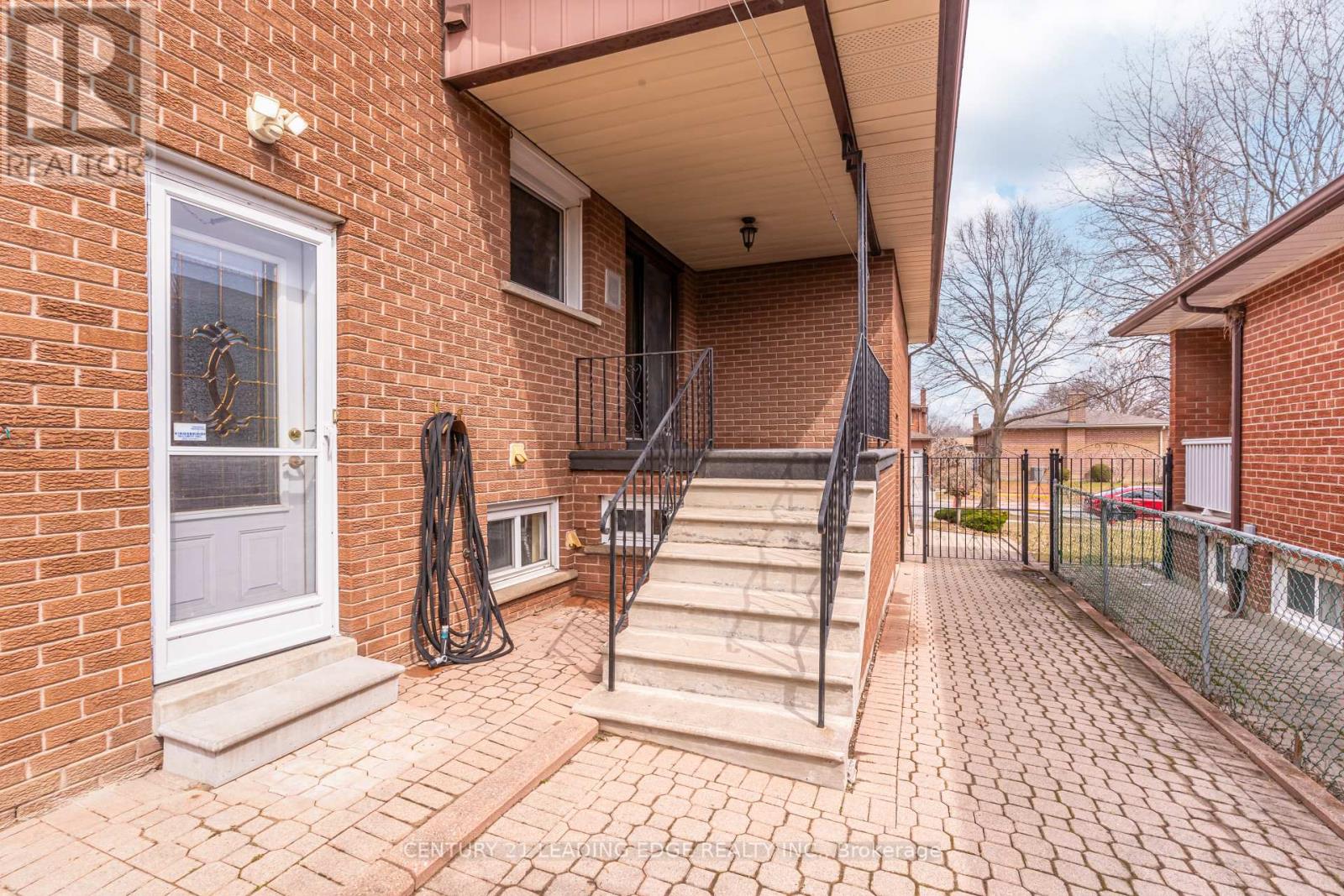 704 Hillman Crescent, Mississauga, Ontario  L4Y 2J2 - Photo 29 - W13097170