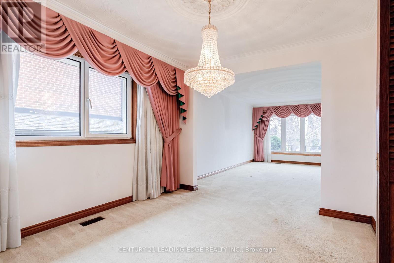704 Hillman Crescent, Mississauga, Ontario  L4Y 2J2 - Photo 5 - W13097170