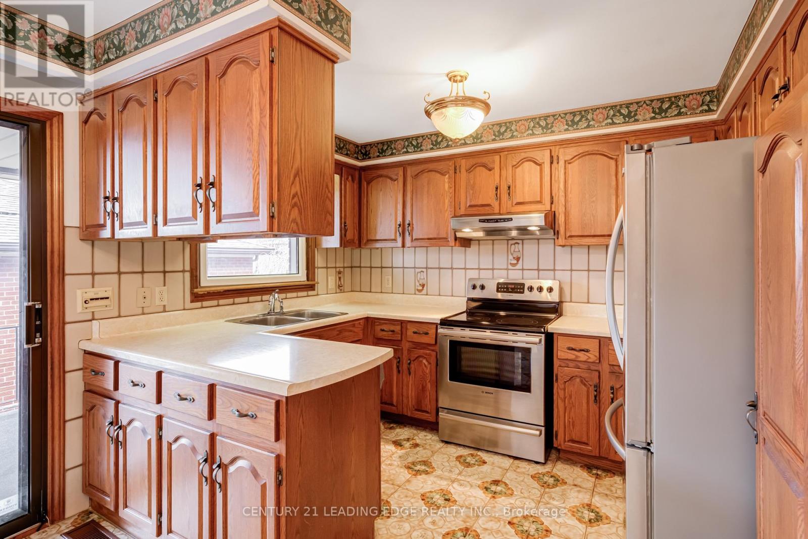 704 Hillman Crescent, Mississauga, Ontario  L4Y 2J2 - Photo 7 - W13097170