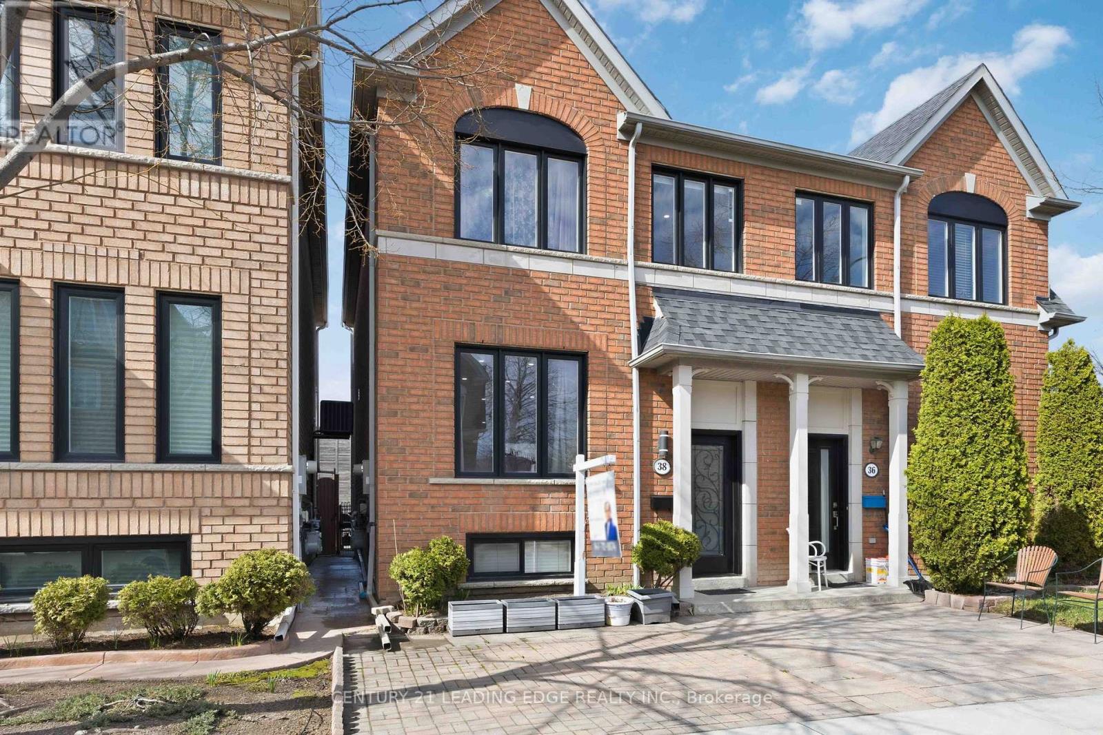 38 Viella Street, Toronto, Ontario  M6N 5C8 - Photo 2 - W13097244