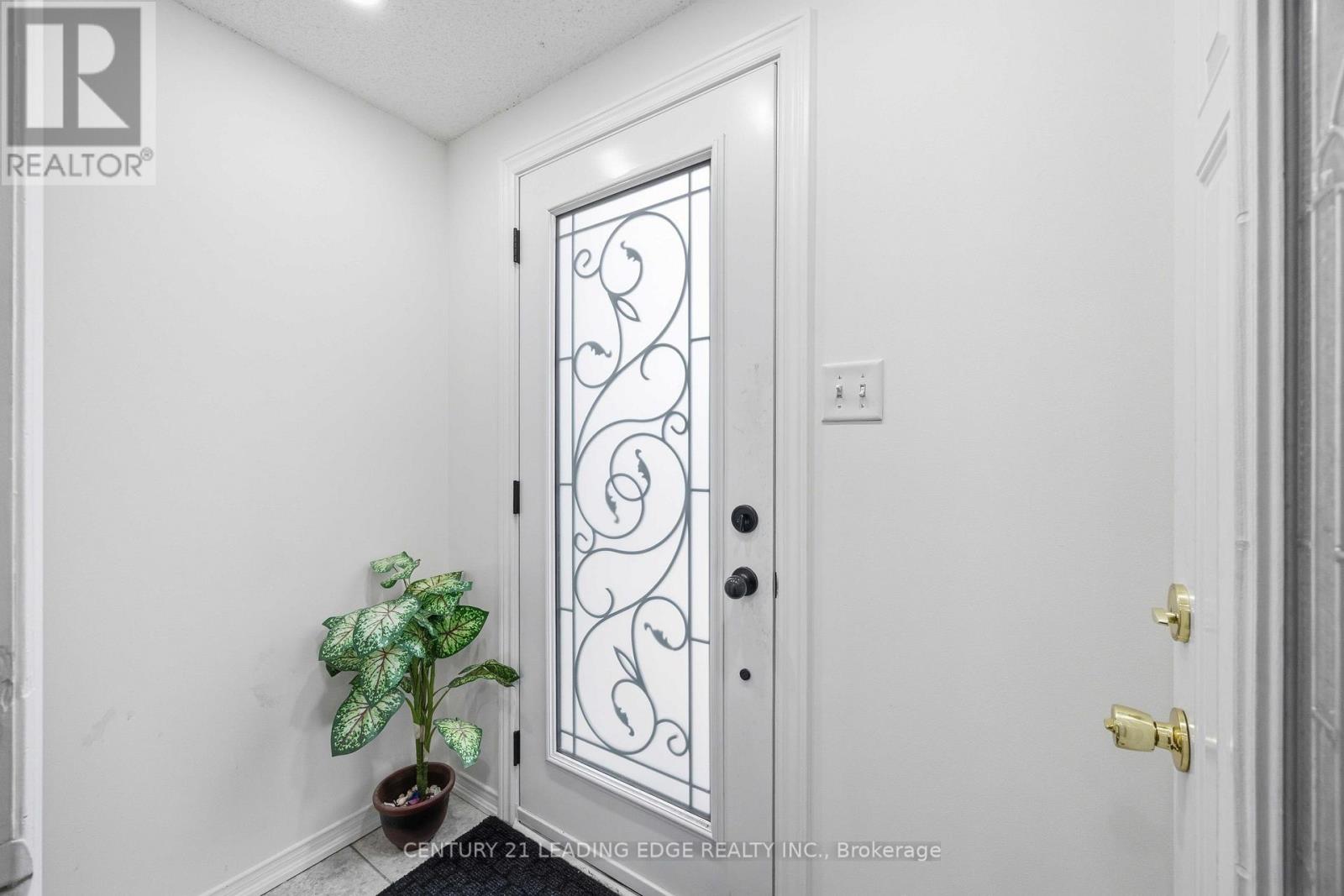 38 Viella Street, Toronto, Ontario  M6N 5C8 - Photo 4 - W13097244