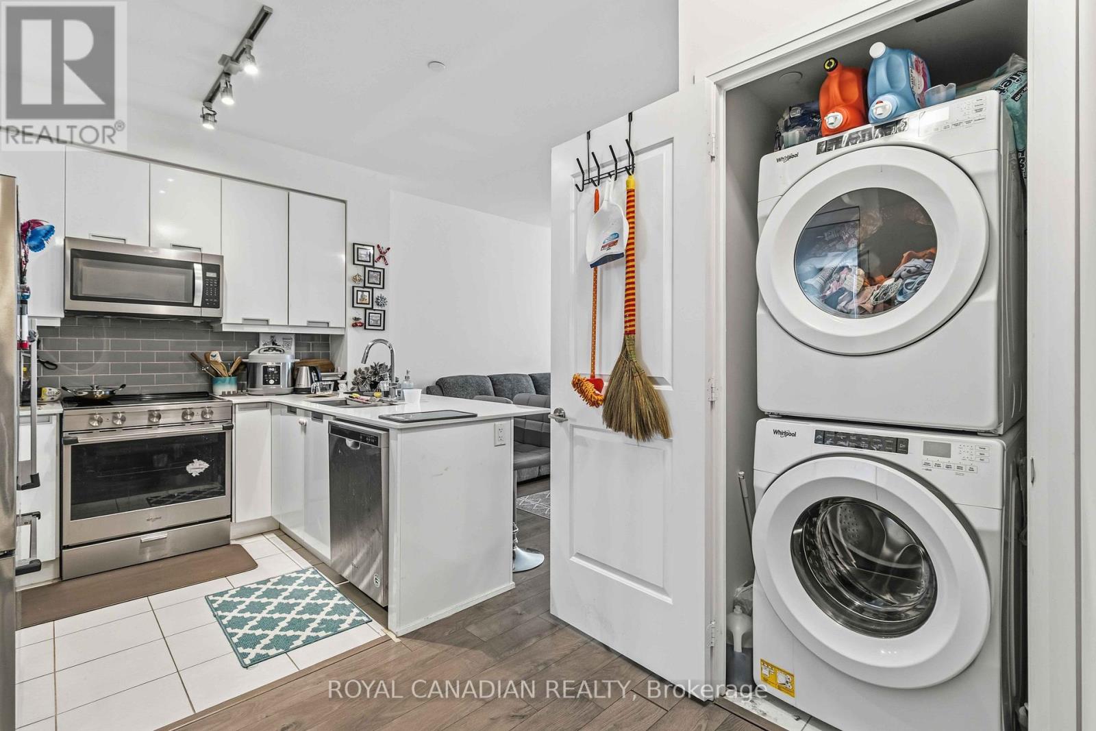 1501 - 65 Watergarden Drive, Mississauga, Ontario  L5R 0G9 - Photo 6 - W13097266