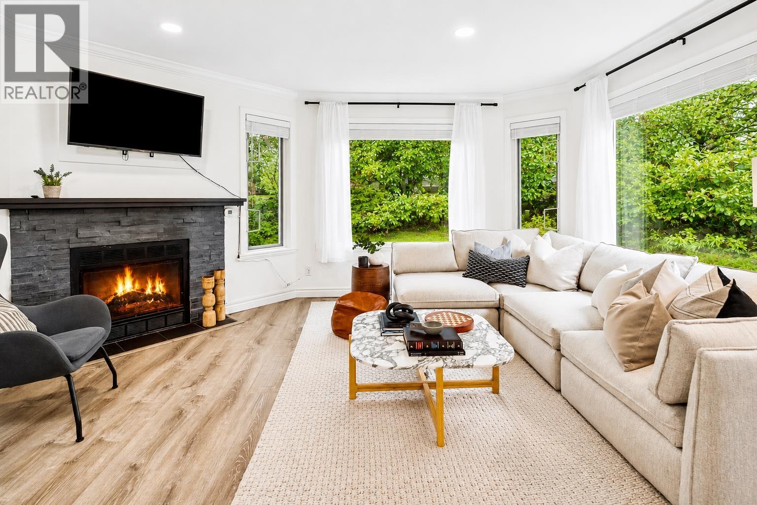 107 175 W 4th Street, North Vancouver, British Columbia  V7M 1H6 - Photo 2 - R3116298