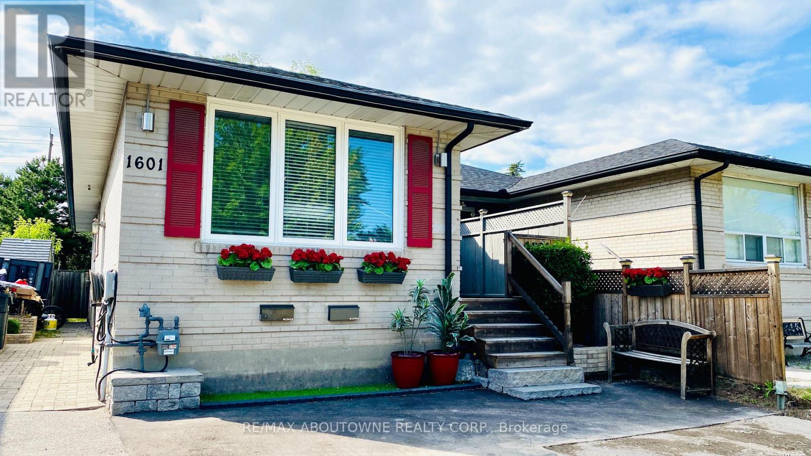 1601 SANDGATE CRESCENT, Mississauga, Ontario