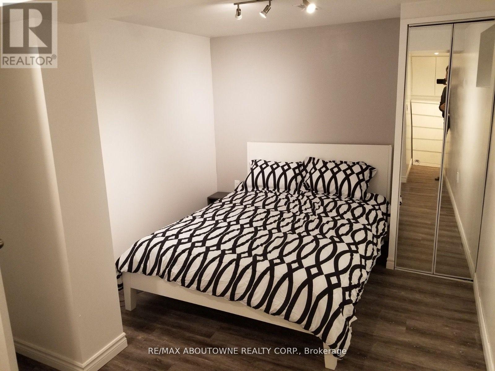 1601 Sandgate Crescent, Mississauga, Ontario  L5J 2E3 - Photo 29 - W13097300