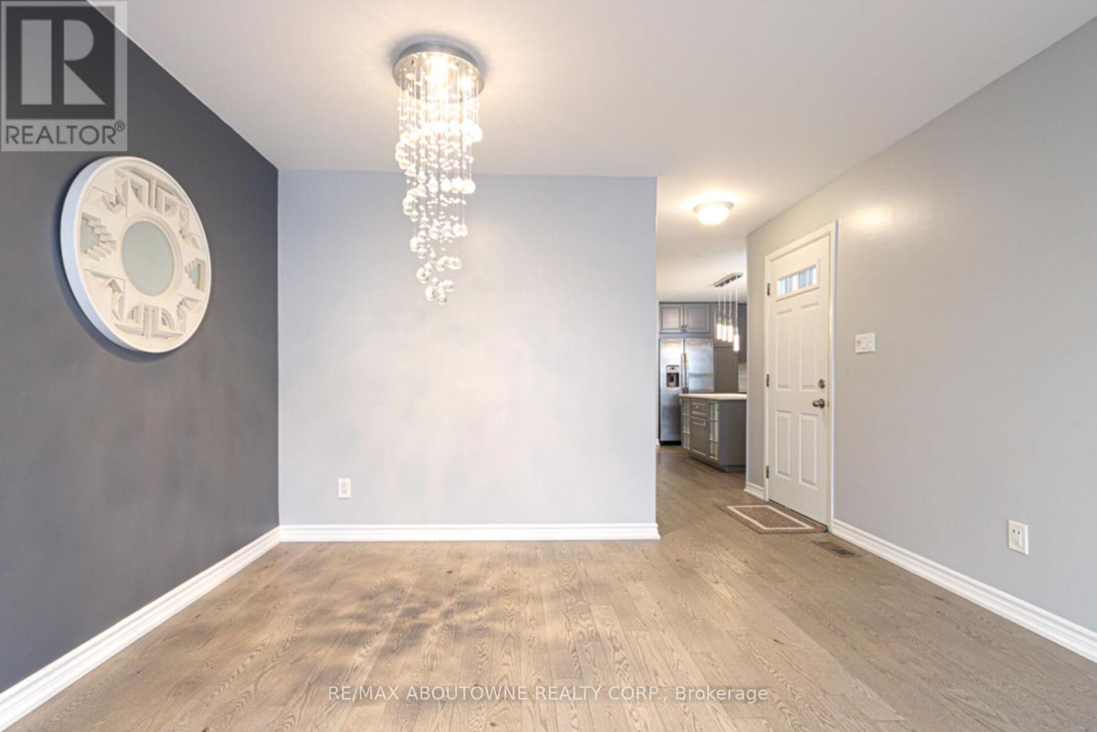 1601 Sandgate Crescent, Mississauga, Ontario  L5J 2E3 - Photo 5 - W13097300