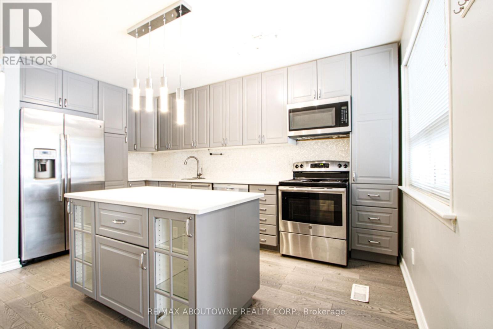 1601 Sandgate Crescent, Mississauga, Ontario  L5J 2E3 - Photo 7 - W13097300