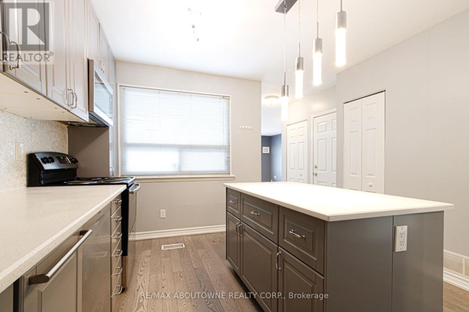 1601 Sandgate Crescent, Mississauga, Ontario  L5J 2E3 - Photo 8 - W13097300