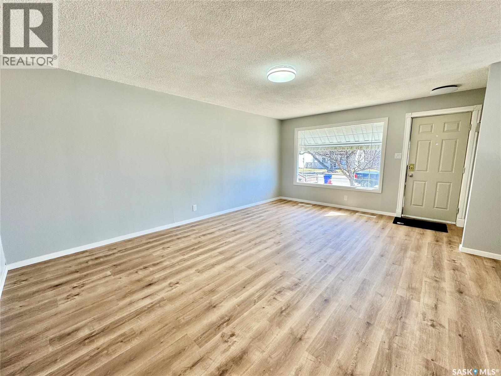 624 7th Street E, Prince Albert, Saskatchewan  S6V 0S8 - Photo 4 - SK035267