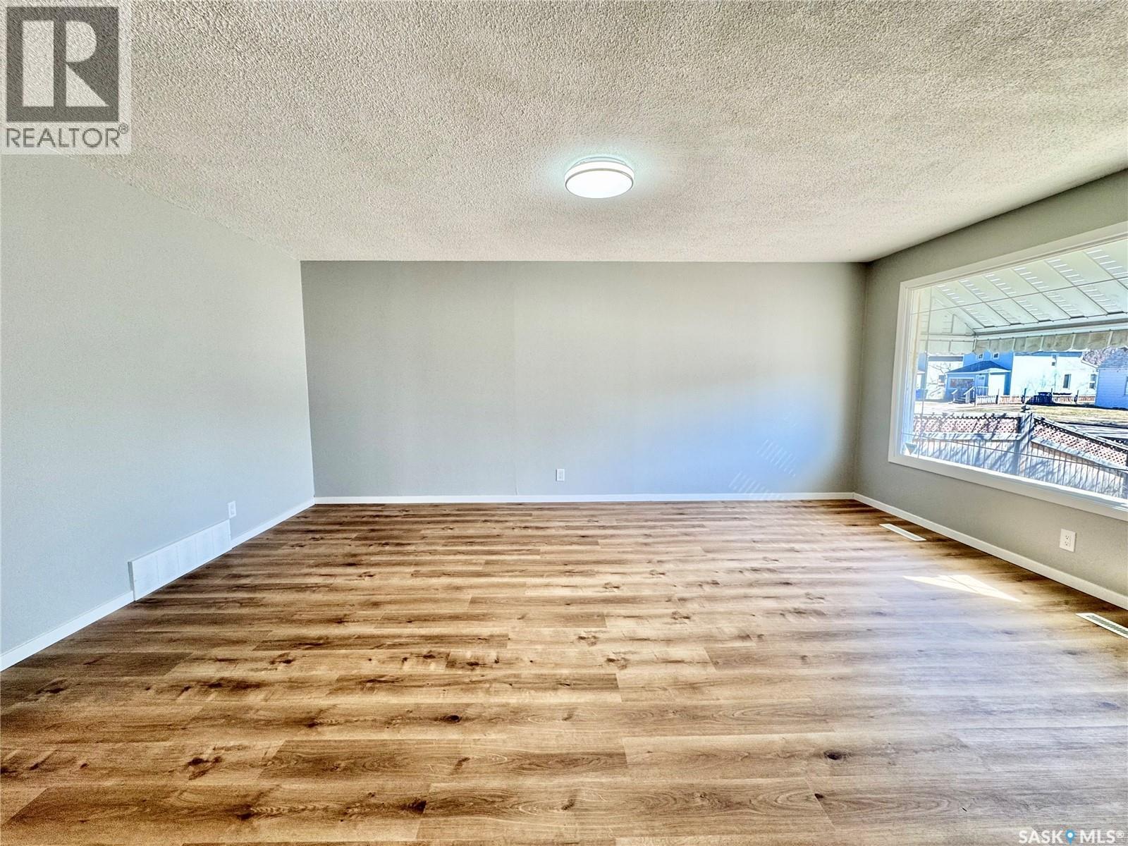 624 7th Street E, Prince Albert, Saskatchewan  S6V 0S8 - Photo 5 - SK035267
