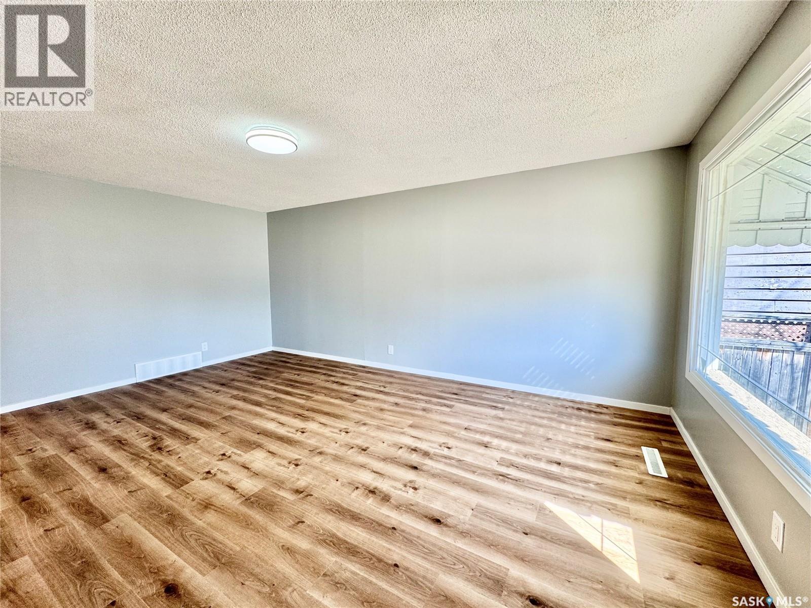 624 7th Street E, Prince Albert, Saskatchewan  S6V 0S8 - Photo 6 - SK035267
