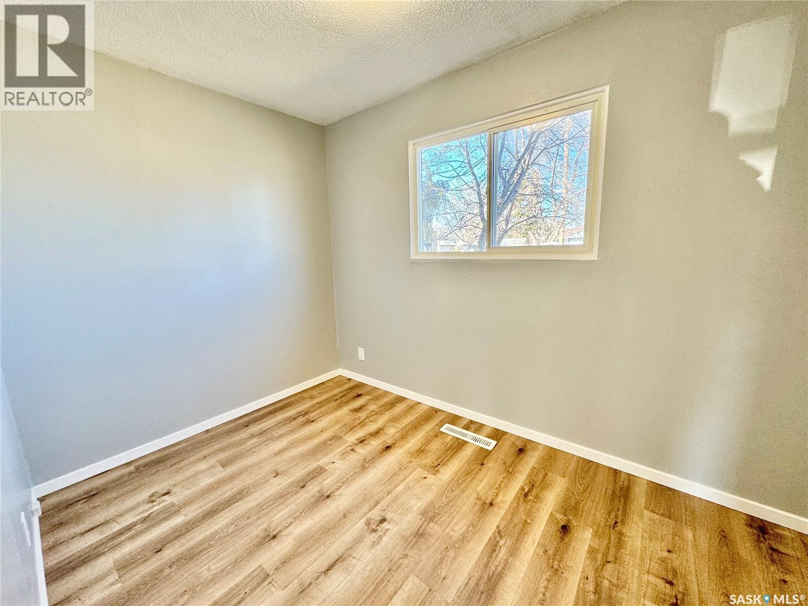 624 7th Street E, Prince Albert, Saskatchewan  S6V 0S8 - Photo 8 - SK035267