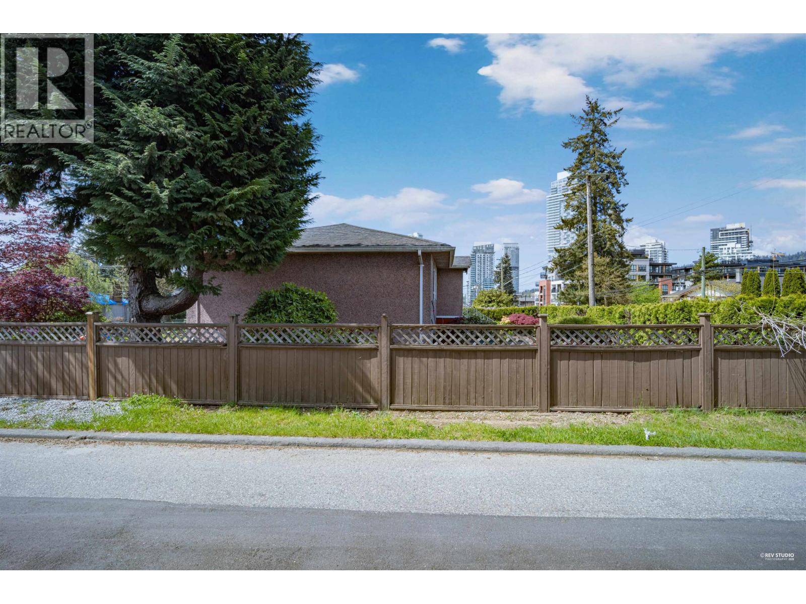 704 Smith Avenue, Coquitlam, British Columbia  V3J 2W7 - Photo 11 - R3118140