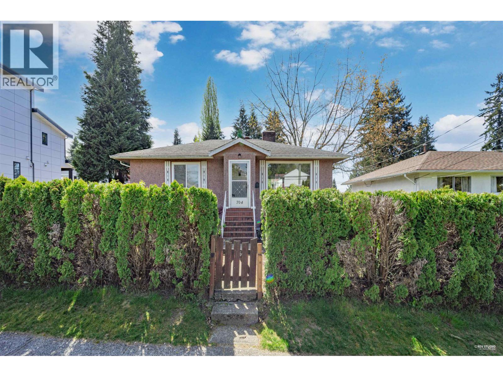 704 Smith Avenue, Coquitlam, British Columbia  V3J 2W7 - Photo 12 - R3118140