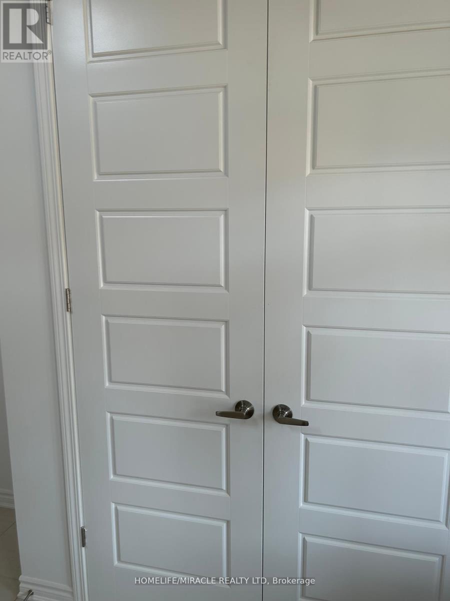 90 Milt Schmidt Street, Kitchener, Ontario  N2R 0T2 - Photo 2 - X13097038