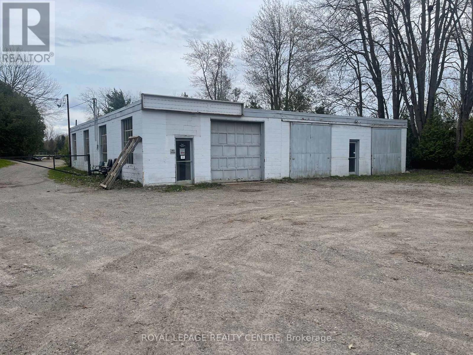 24 CARLISLE ROAD, Hamilton, Ontario