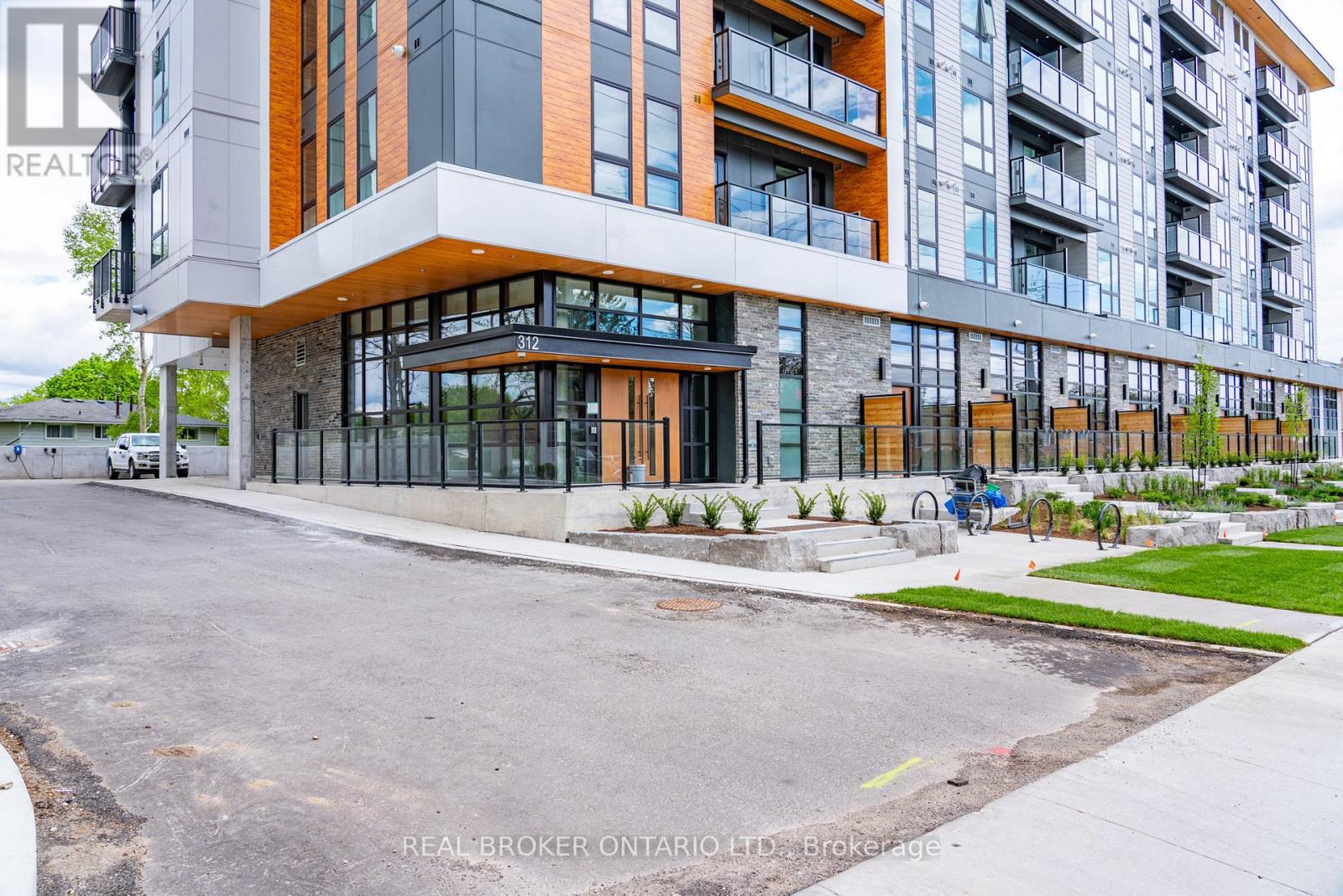 310 - 312 Erb Street W, Waterloo, Ontario  N2L 1W3 - Photo 4 - X13097110