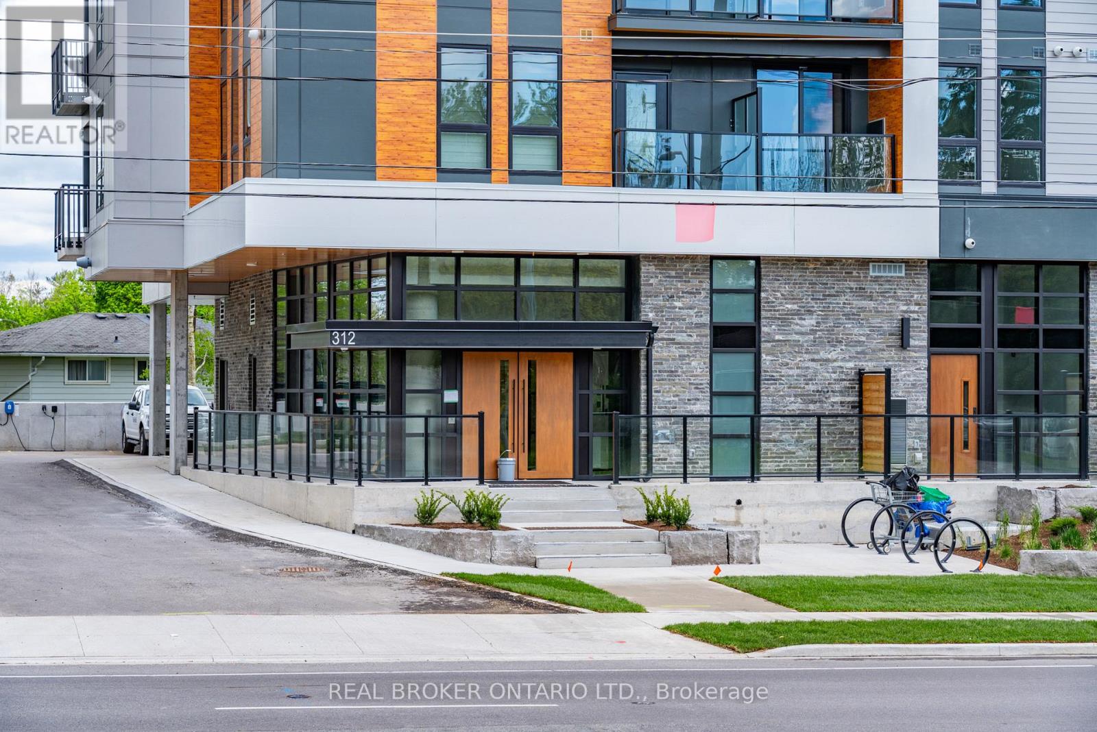 310 - 312 Erb Street W, Waterloo, Ontario  N2L 1W3 - Photo 7 - X13097110