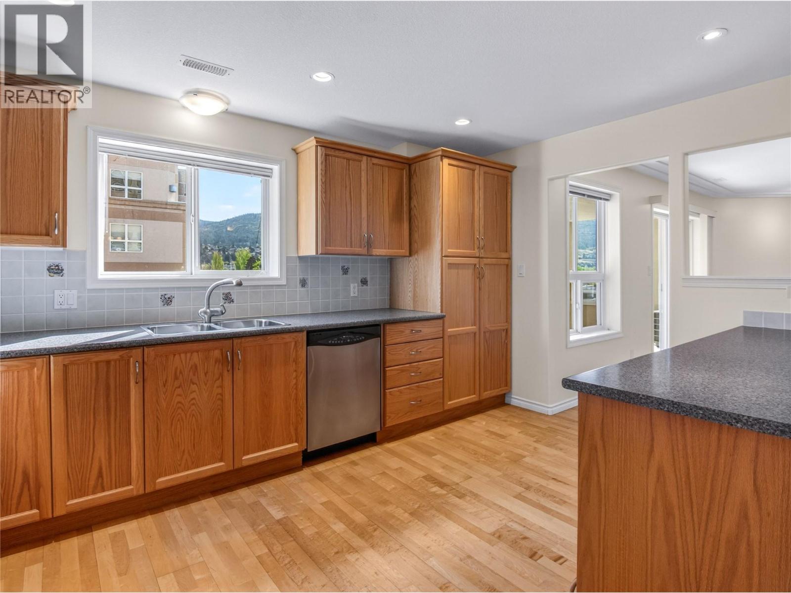 2285 Atkinson Street Unit# 404, Penticton, British Columbia  V2A 8R7 - Photo 4 - 10384995